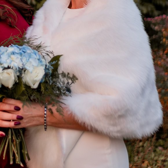 Faux Fur Wrap - Picture 1 of 4